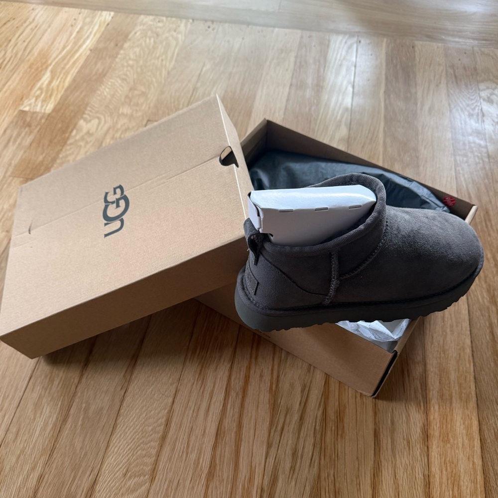 Brand New in Box Women’s Gray Classic Ultra Mini Uggs size 6